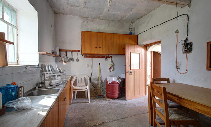 MULTIPLE AREAS, SUITABLE FOR A LODGING BUSINESS