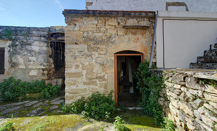 MULTIPLE AREAS, SUITABLE FOR A LODGING BUSINESS