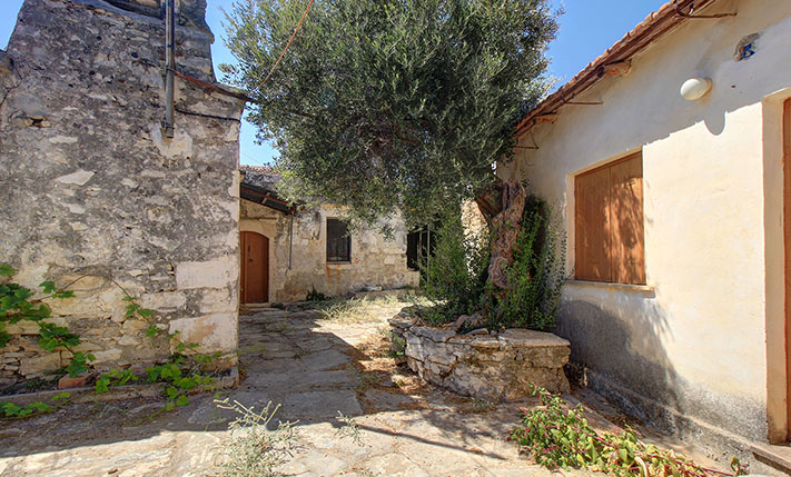 MULTIPLE AREAS, SUITABLE FOR A LODGING BUSINESS