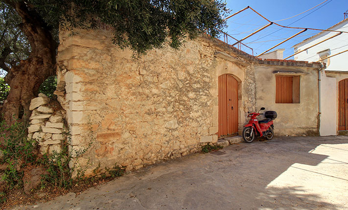 MULTIPLE AREAS, SUITABLE FOR A LODGING BUSINESS