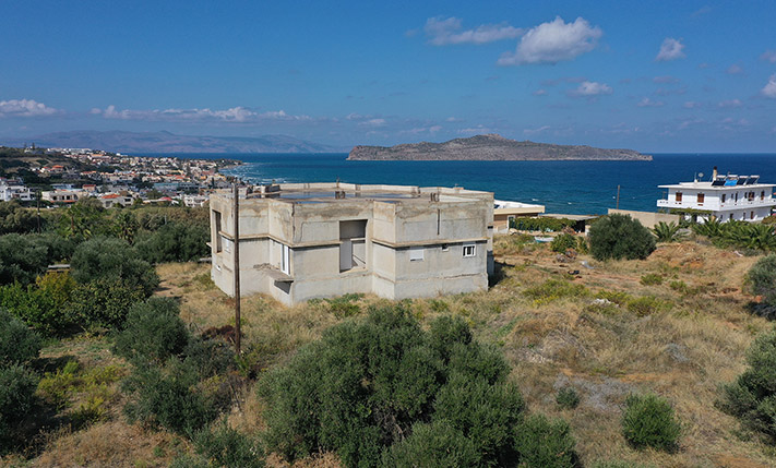 LARGE UNFINISHED BUILDING OF 7 APARTMENTS
