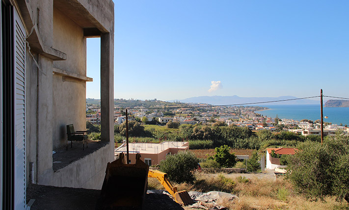 LARGE UNFINISHED BUILDING OF 7 APARTMENTS