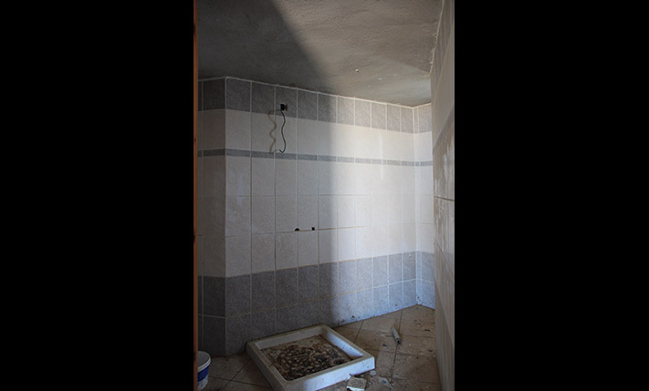 LARGE UNFINISHED BUILDING OF 7 APARTMENTS