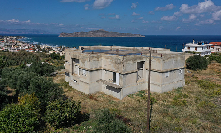 LARGE UNFINISHED BUILDING OF 7 APARTMENTS