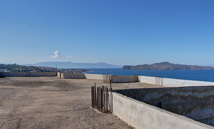 LARGE UNFINISHED BUILDING OF 7 APARTMENTS