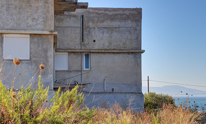 LARGE UNFINISHED BUILDING OF 7 APARTMENTS