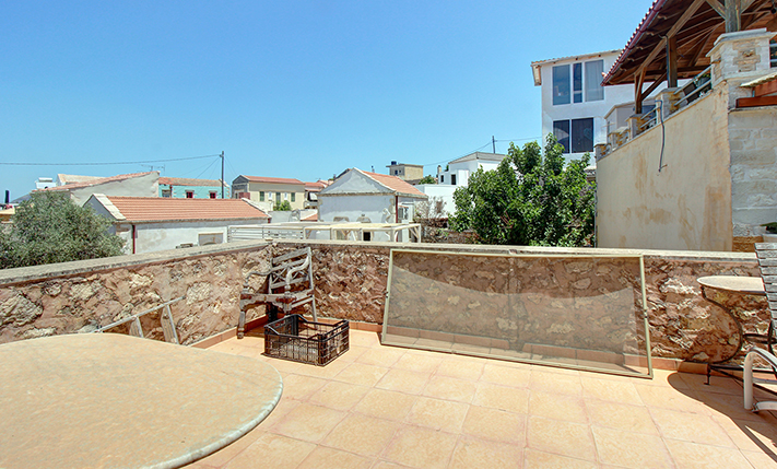 TRADITIONAL STONE HOUSE IN THE CENTRE OF VAMOS