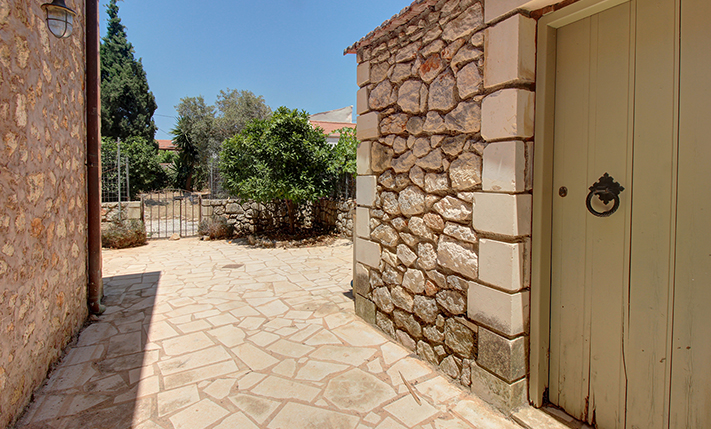 ΠΑΡΑΔΟΣΙΑΚΗ ΔΙΩΡΟΦΗ ΟΙΚΙΑ ΣΤΟ ΚΕΝΤΡΟ ΤΟΥ ΒΑΜΟΥ