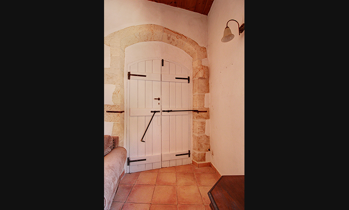 TRADITIONAL STONE HOUSE IN THE CENTRE OF VAMOS