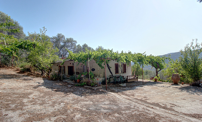 UNDENIABLE POTENTIAL ON SPACIOUS PLOT WITH VIEWS