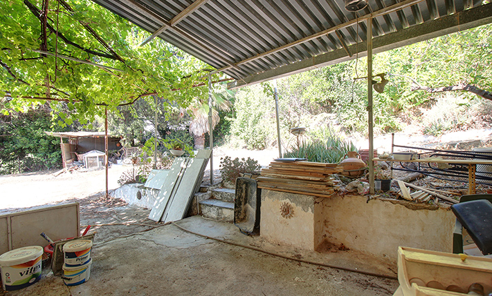 UNDENIABLE POTENTIAL ON SPACIOUS PLOT WITH VIEWS