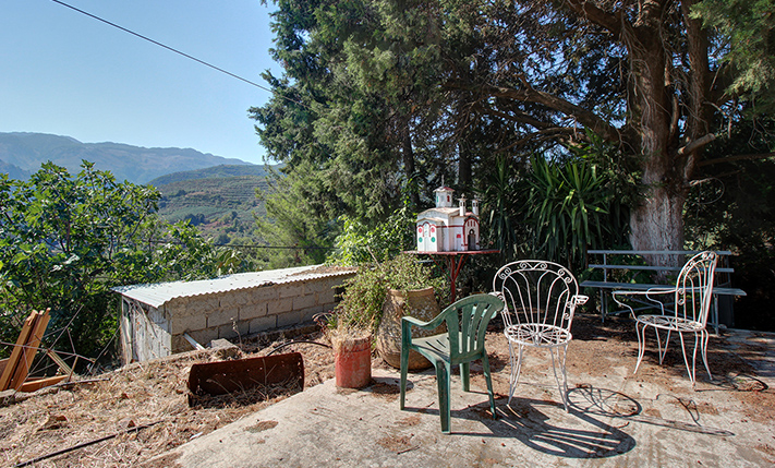 UNDENIABLE POTENTIAL ON SPACIOUS PLOT WITH VIEWS