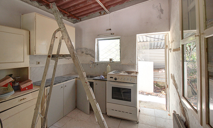 UNDENIABLE POTENTIAL ON SPACIOUS PLOT WITH VIEWS