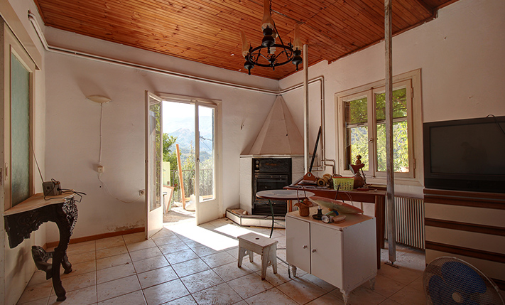 UNDENIABLE POTENTIAL ON SPACIOUS PLOT WITH VIEWS