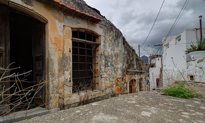 WITH IMPRESSIVE ATTRIBUTES IN A VENETIAN ALLEY