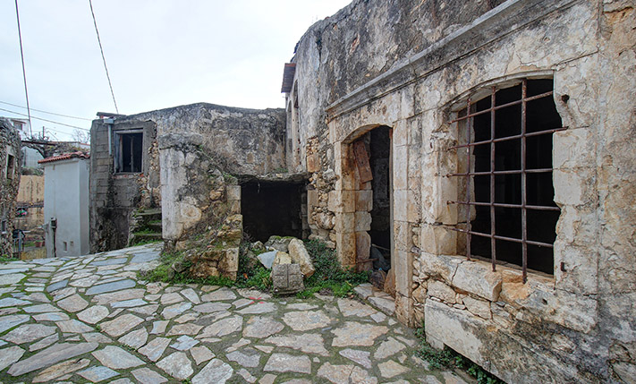 WITH IMPRESSIVE ATTRIBUTES IN A VENETIAN ALLEY