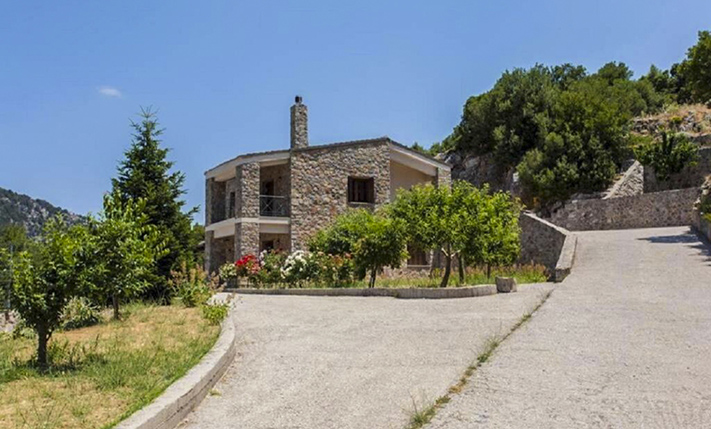 QUALITY BUILDING ON A PLATEAU IN THE MOUNTAINS