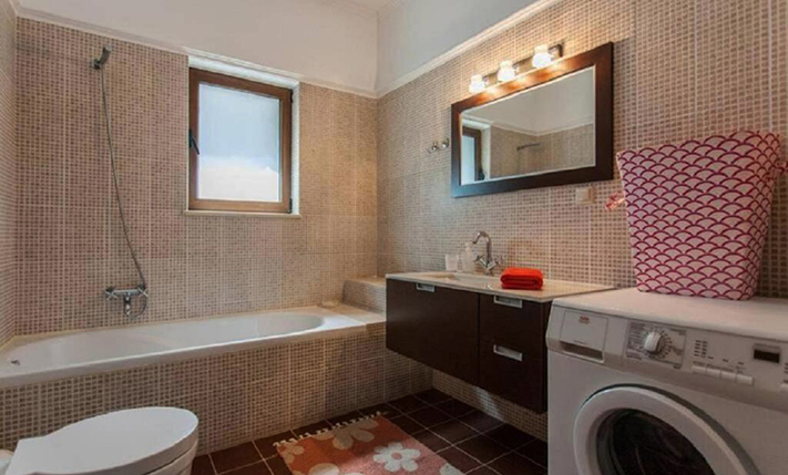 QUALITY BUILDING ON A PLATEAU IN THE MOUNTAINS