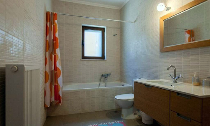 QUALITY BUILDING ON A PLATEAU IN THE MOUNTAINS