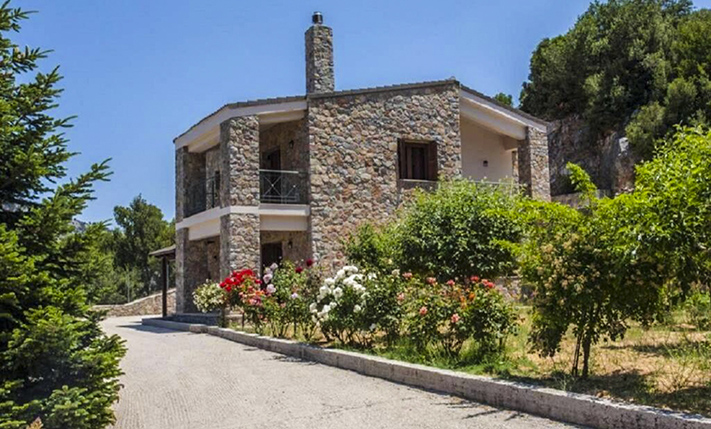 QUALITY BUILDING ON A PLATEAU IN THE MOUNTAINS