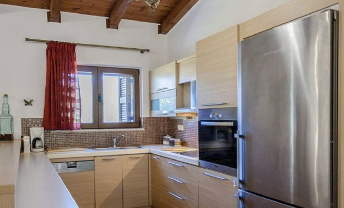 QUALITY BUILDING ON A PLATEAU IN THE MOUNTAINS