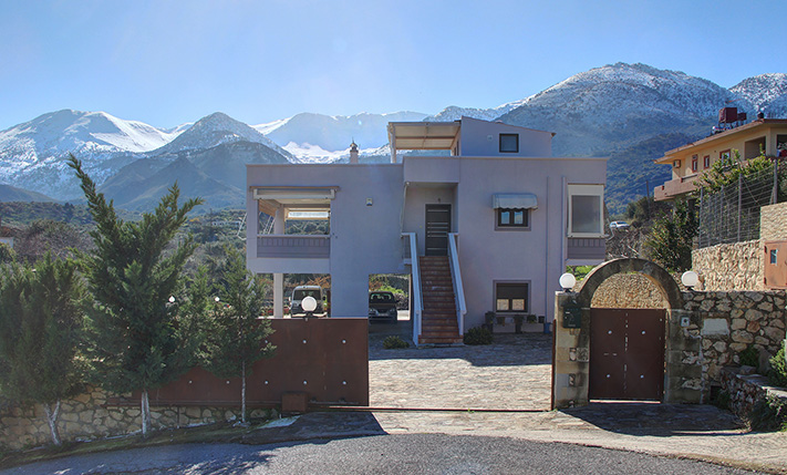 PANORAMIC SPOT IN FRONT OF THE WHITE MOUNTAINS