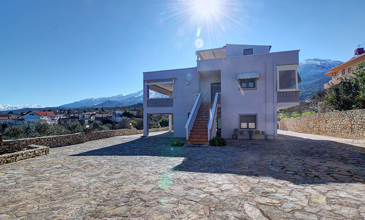 ΜΠΡΟΣΤΑ ΑΠΟ ΤΑ ΛΕΥΚΑ ΟΡΗ ΣΕ ΠΑΝΟΡΑΜΙΚΗ ΘΕΣΗ