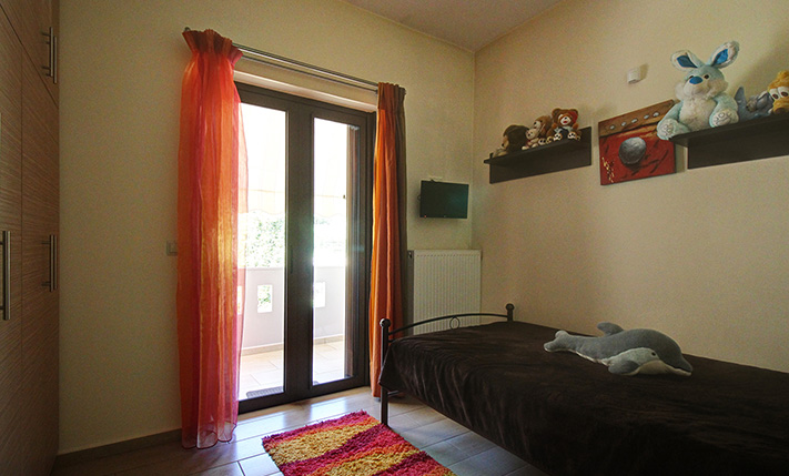 ΜΠΡΟΣΤΑ ΑΠΟ ΤΑ ΛΕΥΚΑ ΟΡΗ ΣΕ ΠΑΝΟΡΑΜΙΚΗ ΘΕΣΗ