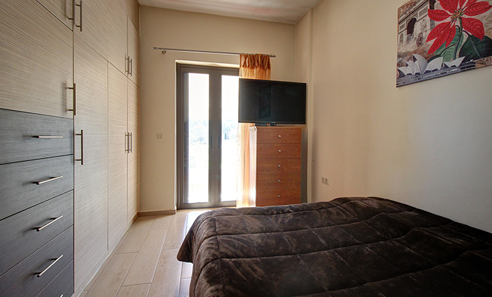 PANORAMIC SPOT IN FRONT OF THE WHITE MOUNTAINS