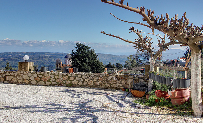 PANORAMIC SPOT IN FRONT OF THE WHITE MOUNTAINS