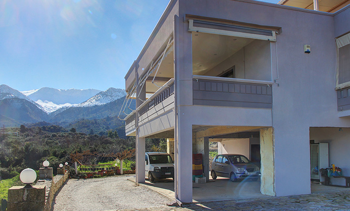 PANORAMIC SPOT IN FRONT OF THE WHITE MOUNTAINS