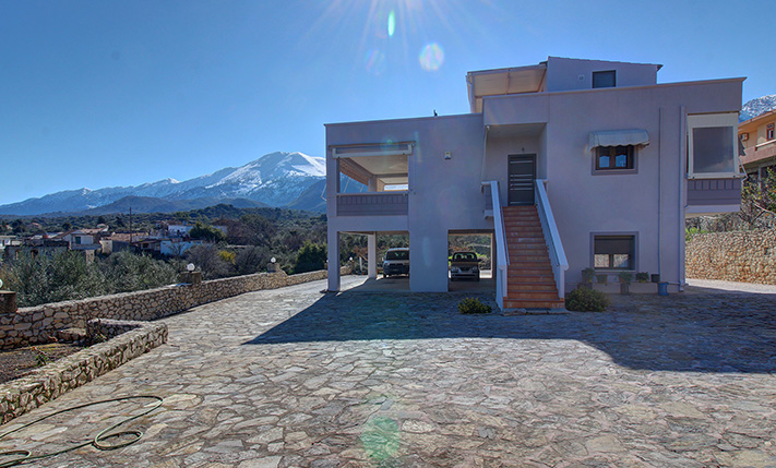 PANORAMIC SPOT IN FRONT OF THE WHITE MOUNTAINS
