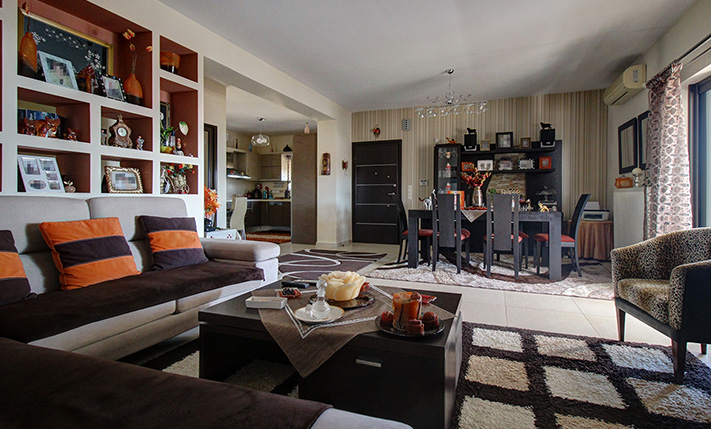 PANORAMA VOR DEN WEIßEN BERGEN