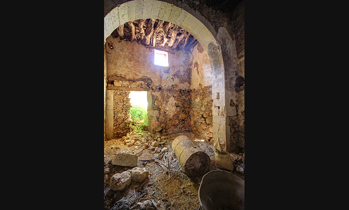 LARGE HOUSE WITH MANY TRADITIONAL FEATURES