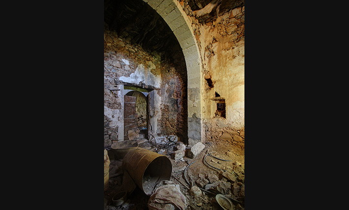 LARGE HOUSE WITH MANY TRADITIONAL FEATURES