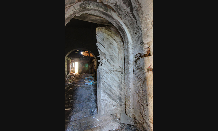 LARGE HOUSE WITH MANY TRADITIONAL FEATURES