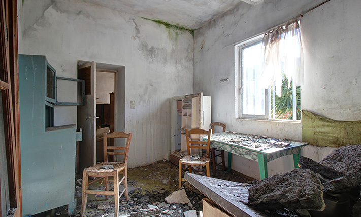 AFFORDABLE 2-LEVEL HOUSE FOR RESTORATION