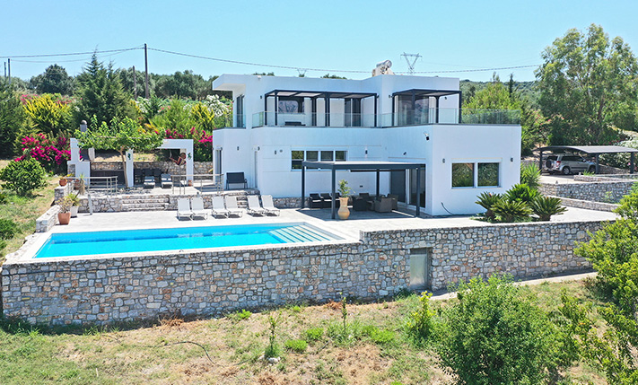 SEA VIEWS & SPACIOUS LAND & INTERIOR