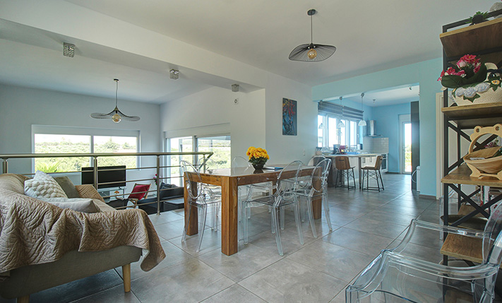 MEERBLICK & WEITLÄUFIGES LAND & INTERIEUR