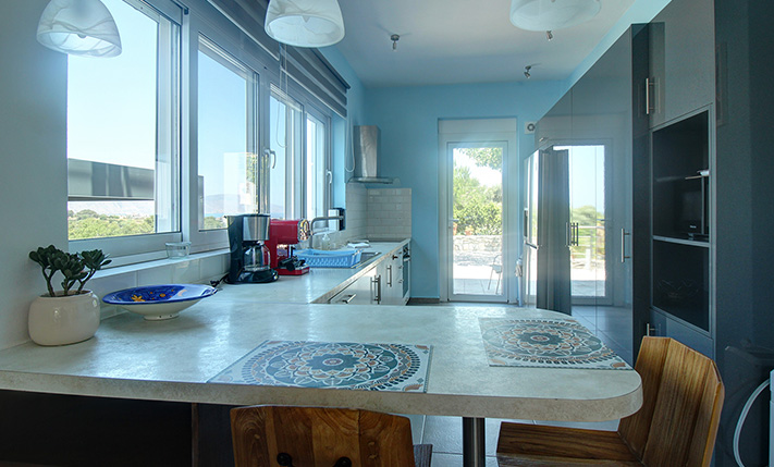 SEA VIEWS & SPACIOUS LAND & INTERIOR