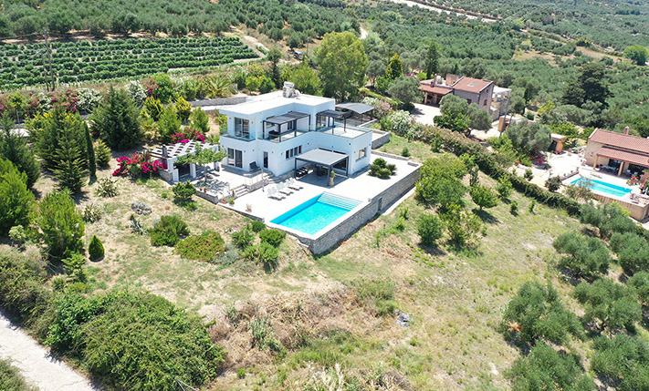 SEA VIEWS & SPACIOUS LAND & INTERIOR