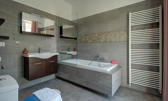 SEA VIEWS & SPACIOUS LAND & INTERIOR