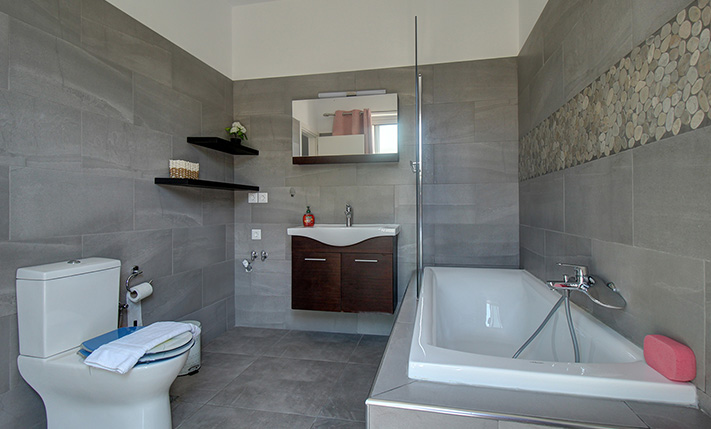 MEERBLICK & WEITLÄUFIGES LAND & INTERIEUR