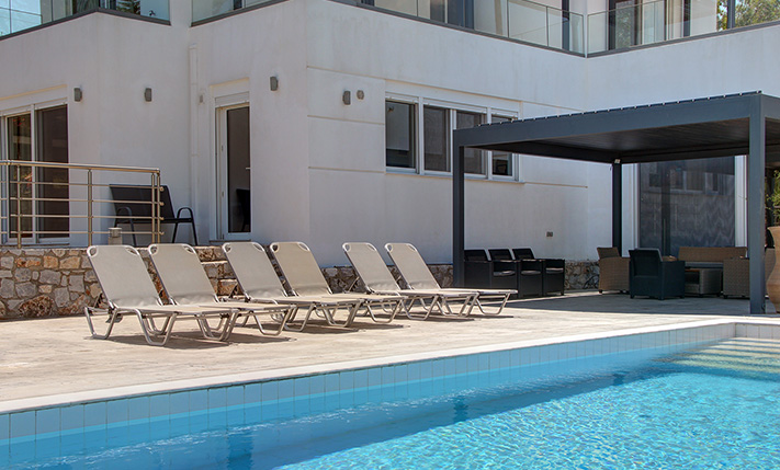 SEA VIEWS & SPACIOUS LAND & INTERIOR
