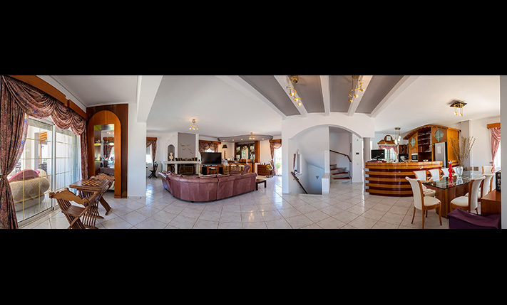 ΔΙΠΛΑ ΣΤΗ ΘΑΛΑΣΣΑ ΜΕ ΑΝΕΜΠΟΔΙΣΤΗ ΘΕΑ