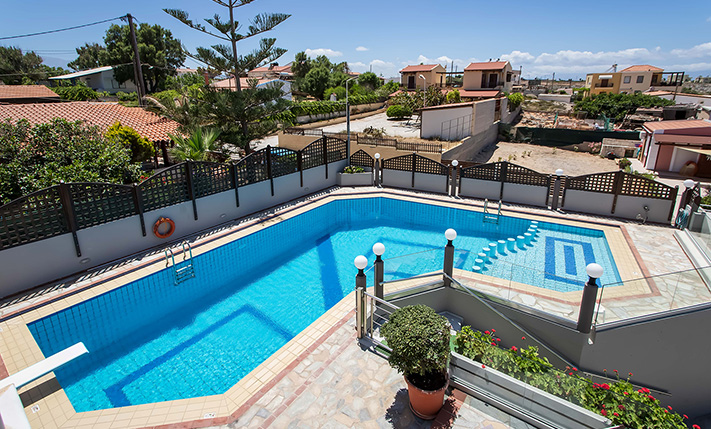 ΔΙΠΛΑ ΣΤΗ ΘΑΛΑΣΣΑ ΜΕ ΑΝΕΜΠΟΔΙΣΤΗ ΘΕΑ