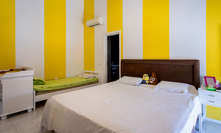 ΔΙΠΛΑ ΣΤΗ ΘΑΛΑΣΣΑ ΜΕ ΑΝΕΜΠΟΔΙΣΤΗ ΘΕΑ