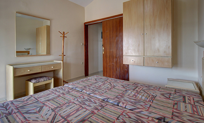 BUILDING OF 3 APARTMENTS IN KEFALAS