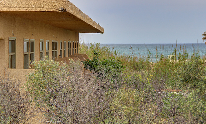 21 UNCONVERTED APARTMENTS NEAR THE BEACH