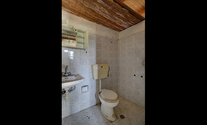 21 UNCONVERTED APARTMENTS NEAR THE BEACH